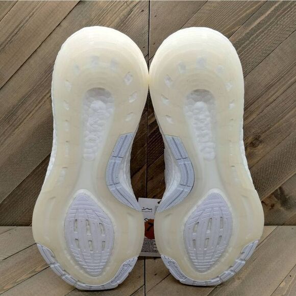 Adidas UltraBoost 22‎ Triple White Running Shoes Womens Size 7.5 White Sneakers - Picture 8 of 9